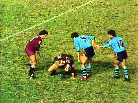 Queensland beats New South Wales 20–10 in the first State of Origin game in front of a packed Lang Park (now Suncorp Stadium).